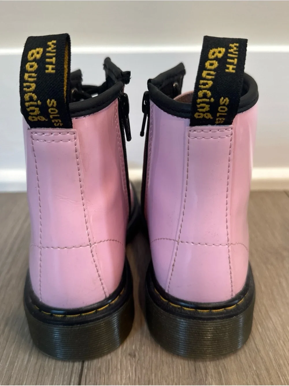 DR DOC MARTENS Girls Youth Size 1 Pink Boots Shoes 1460 J Patent Leather Zip